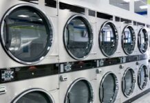 Texaský starosta v problémoch: údajné „mini-casino“ ukrýval v práčovni ako v seriáli Young Sheldon