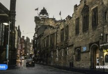 Británia takmer zdvojnásobila daň z online hazardu a pobočky miznú. V stredu môže prísť ďalší úder Zatvorená stávková kancelária na britskej obchodnej ulici